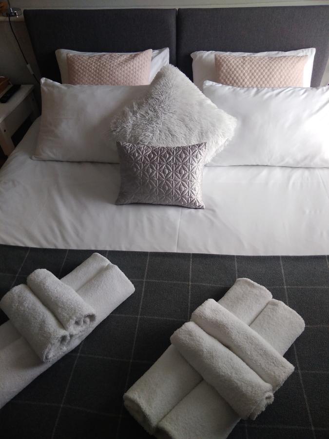 Sleep, Eat, Repeat Bed And Breakfast 메이클즈필드 외부 사진