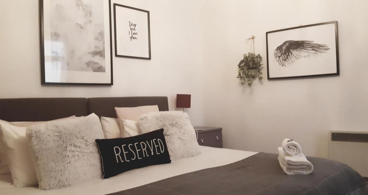 Sleep, Eat, Repeat Bed And Breakfast 메이클즈필드 외부 사진